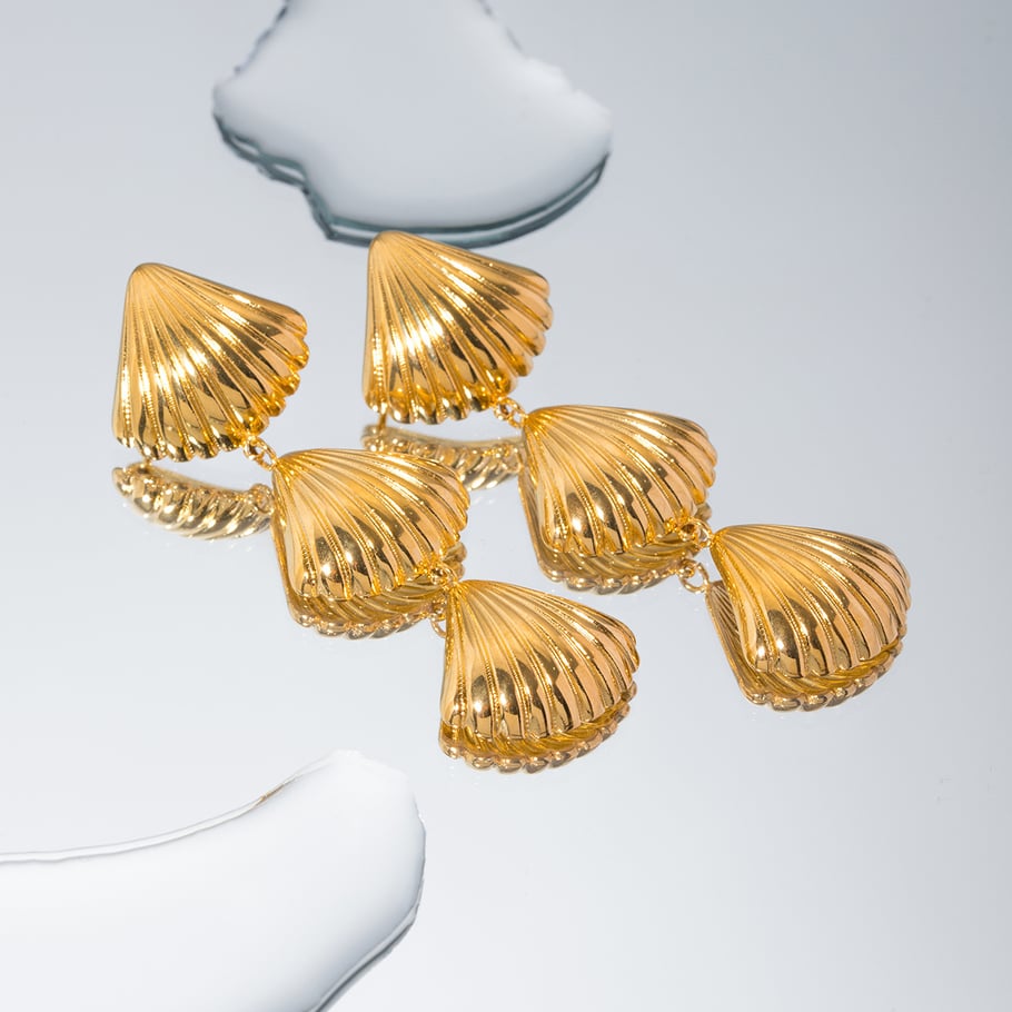 European and American fashion trend simple and versatile ladies 18k gold stainless steel 3 shells high-end pendant earrings Picture6