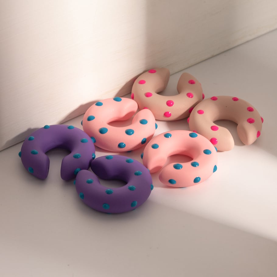 Europäische und amerikanische Ins-Stil grenzüberschreitende übertriebene Persönlichkeit Modetrend Gummifarbe Tropföl C-förmige Ohrringe Ohrringe Zubehör Großhandel Frauen Bild4