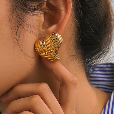 European and American cross-border new 18k gold stainless steel texture heart-shaped earrings ins Internet celebrity same love titanium steel earrings h5 Picture9