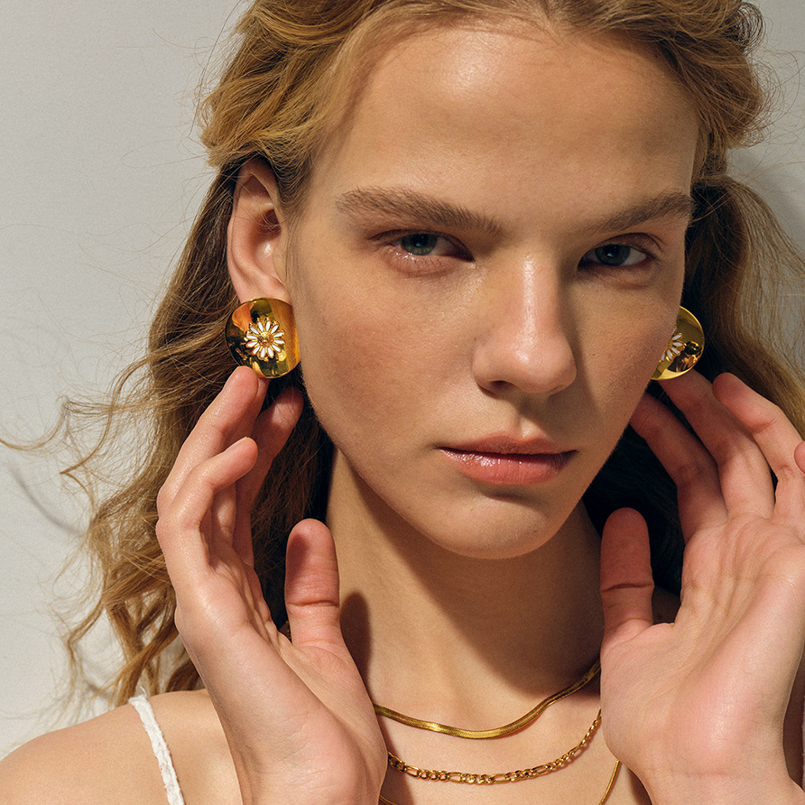 JD designer model!! Steel color/oil dripping stainless steel disc white oil dripping daisy earrings Picture7