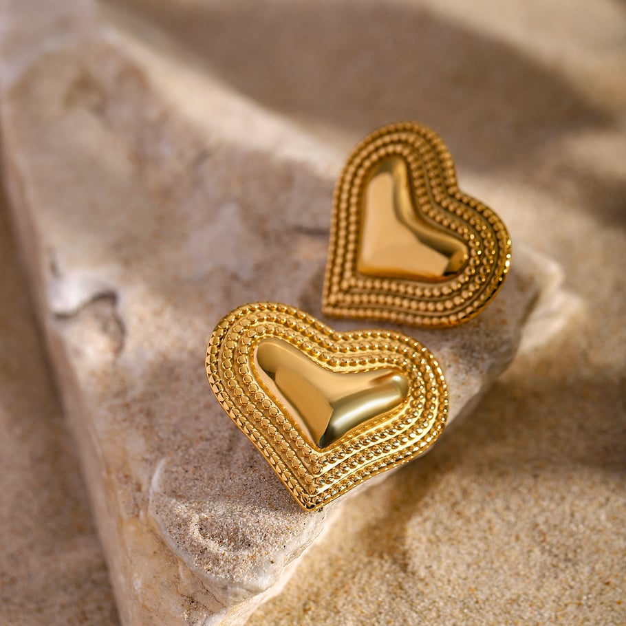 ins18k gold stainless steel round beads surrounded by heart-shaped earrings European and American Internet celebrities' same fashionable heart-shaped titanium steel earrings Picture7