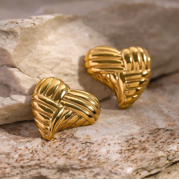 European and American cross-border new 18k gold stainless steel texture heart-shaped earrings ins Internet celebrity same love titanium steel earrings 2