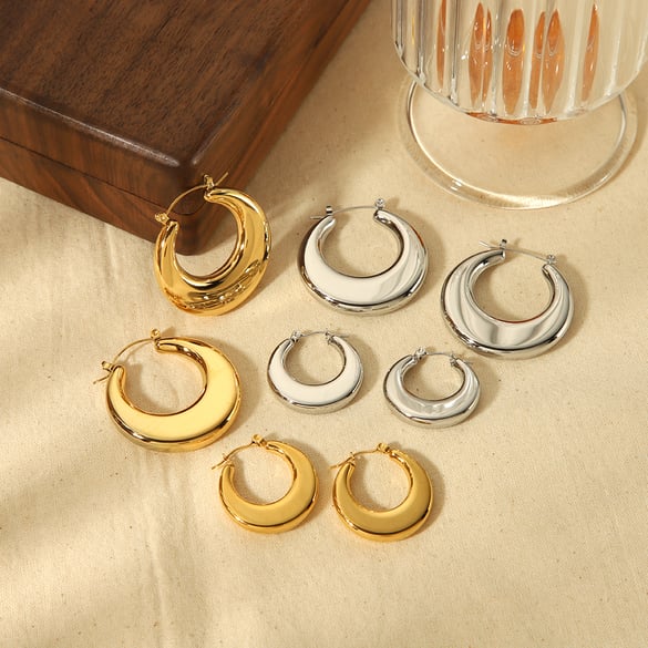 1 par de pendientes sencillos, clásicos, lisos, planos y huecos de acero inoxidable en oro de 18 quilates para mujer, joyería de uso diario. 2