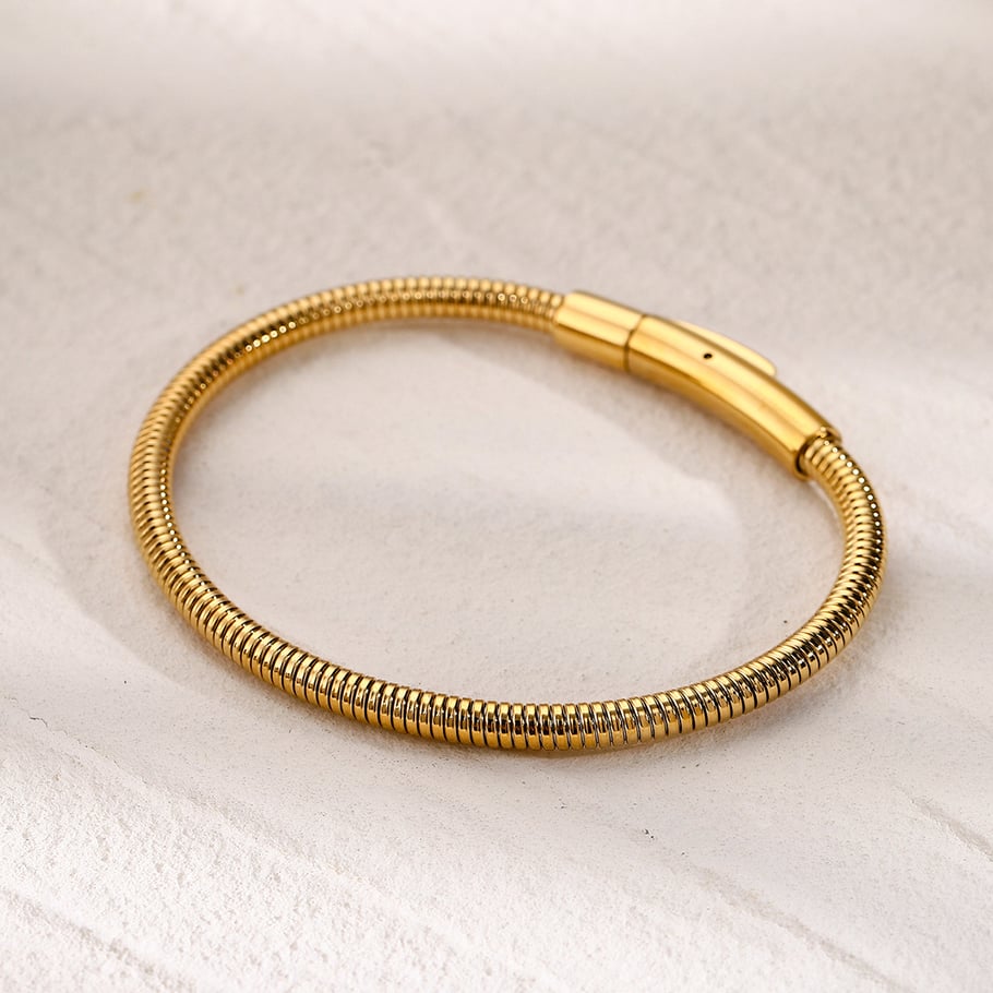 Europäisches und amerikanisches schlichtes Armband aus 16 Karat Gold und Edelstahl im kalten Stil mit einzigartigem Design und rundem Goldarmband mit Schlangenknochenkette Bild5