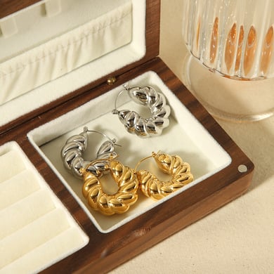 1 Paar klassische, modische, dicke, gedrehte U-förmige Ohrringe aus 18 Karat vergoldetem Edelstahl für Damenschmuck zum täglichen Tragen h5 Bild3