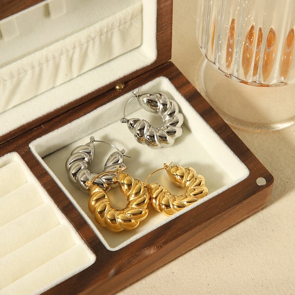 1 paire de boucles d&#39;oreilles classiques en acier inoxydable plaqué or 18 carats en forme de U torsadé épais pour bijoux pour femmes à porter au quotidien