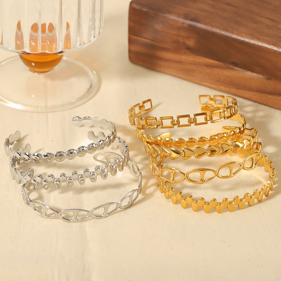 1 piece of fashionable and simple 18k gold-plated stainless steel hollow geometric heart oval open bracelet for women's jewelry for daily wear Picture6