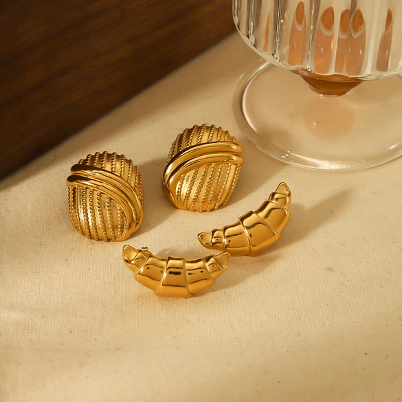 1 pair of personalized classic 18k gold-plated stainless steel geometric symmetrical croissant earrings for women's daily wear 2