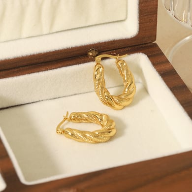 1 Paar klassisch-modische, geometrische Ohrringe aus 18 Karat vergoldetem Edelstahl mit Twist-Casting als Damenschmuck für den Alltag h5 Bild2