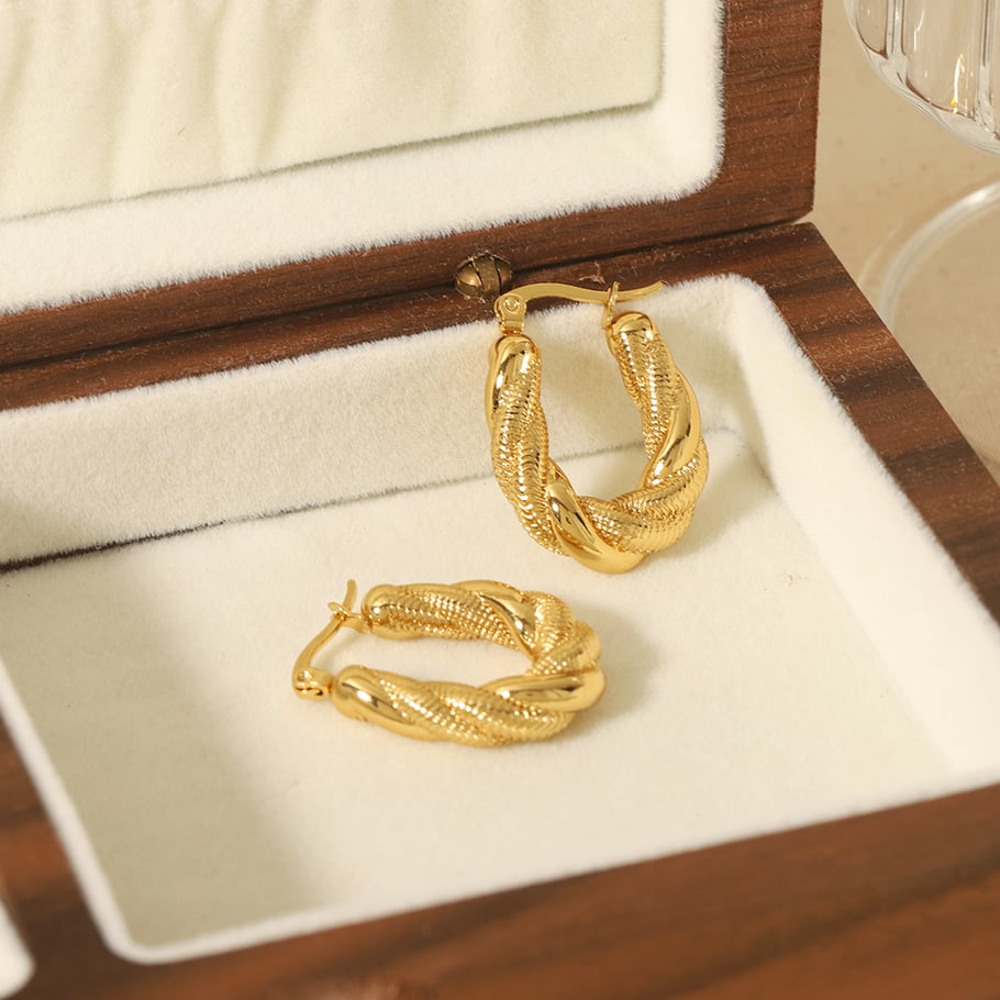 1 Paar klassisch-modische, geometrische Ohrringe aus 18 Karat vergoldetem Edelstahl mit Twist-Casting als Damenschmuck für den Alltag Bild2