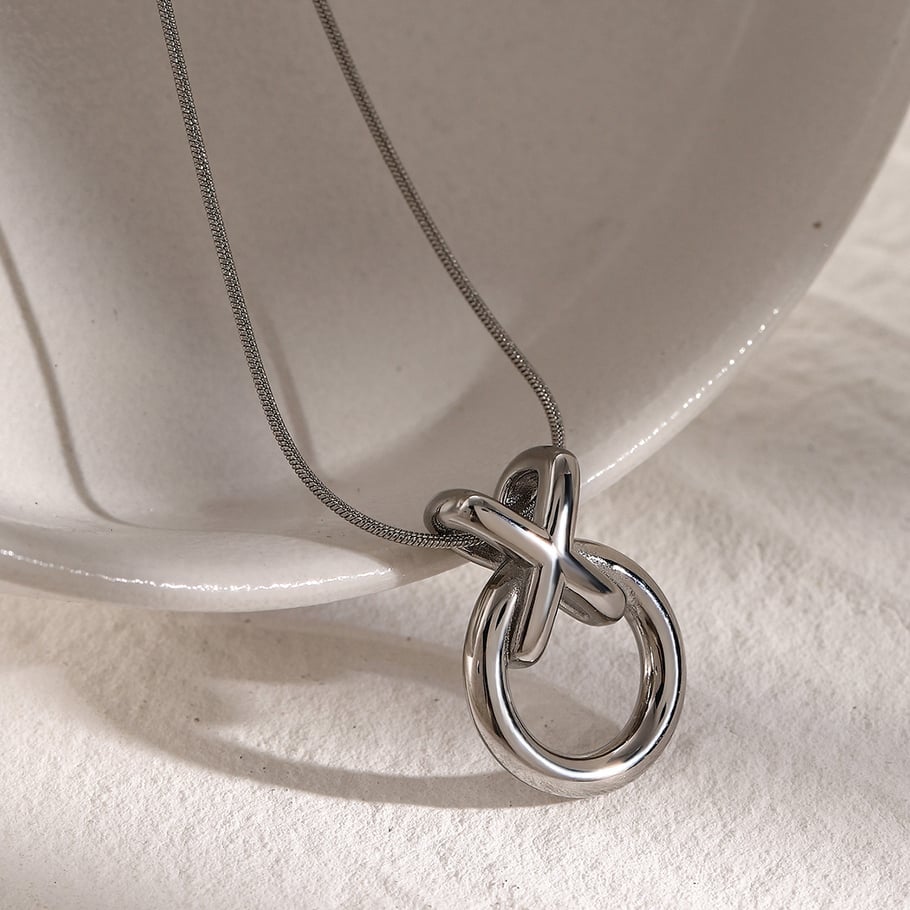 Unique design 18k gold stainless steel/XO integrated pendant necklace European and American cold style circle titanium steel necklace Picture6
