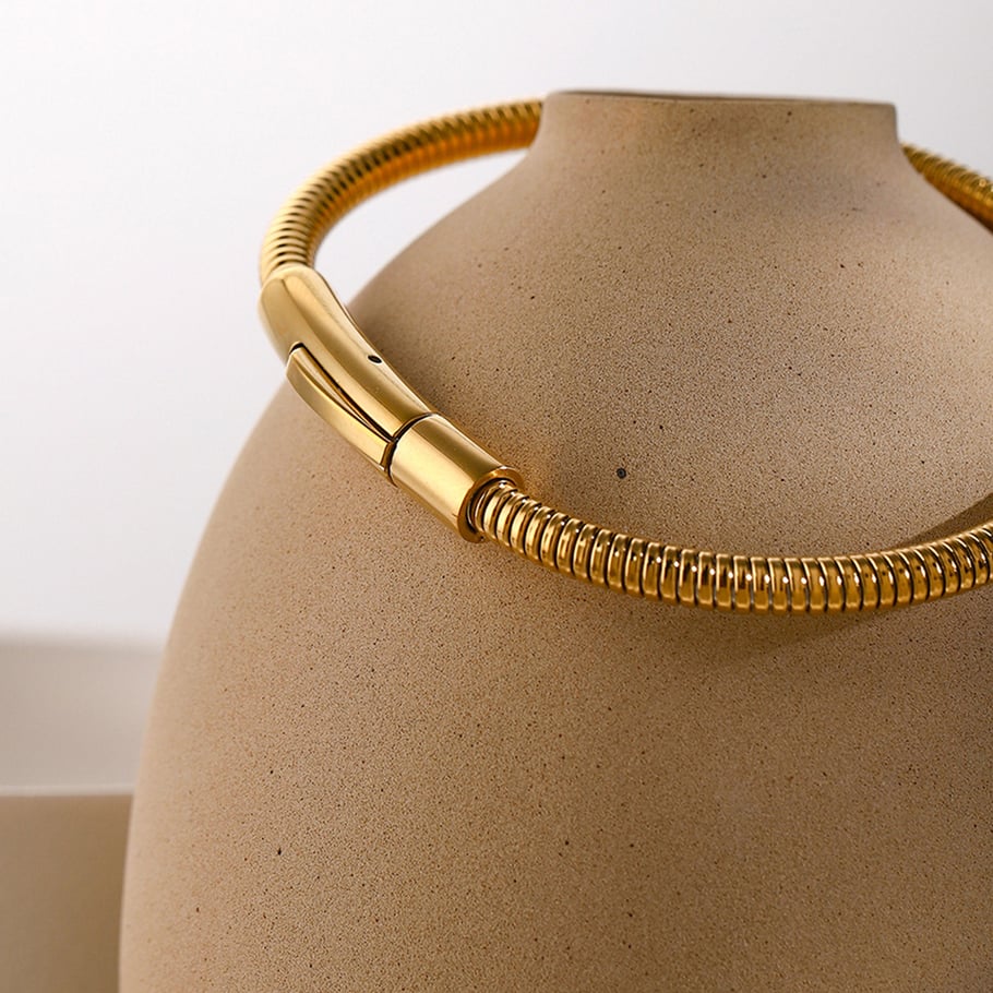 Europäisches und amerikanisches schlichtes Armband aus 16 Karat Gold und Edelstahl im kalten Stil mit einzigartigem Design und rundem Goldarmband mit Schlangenknochenkette Bild3