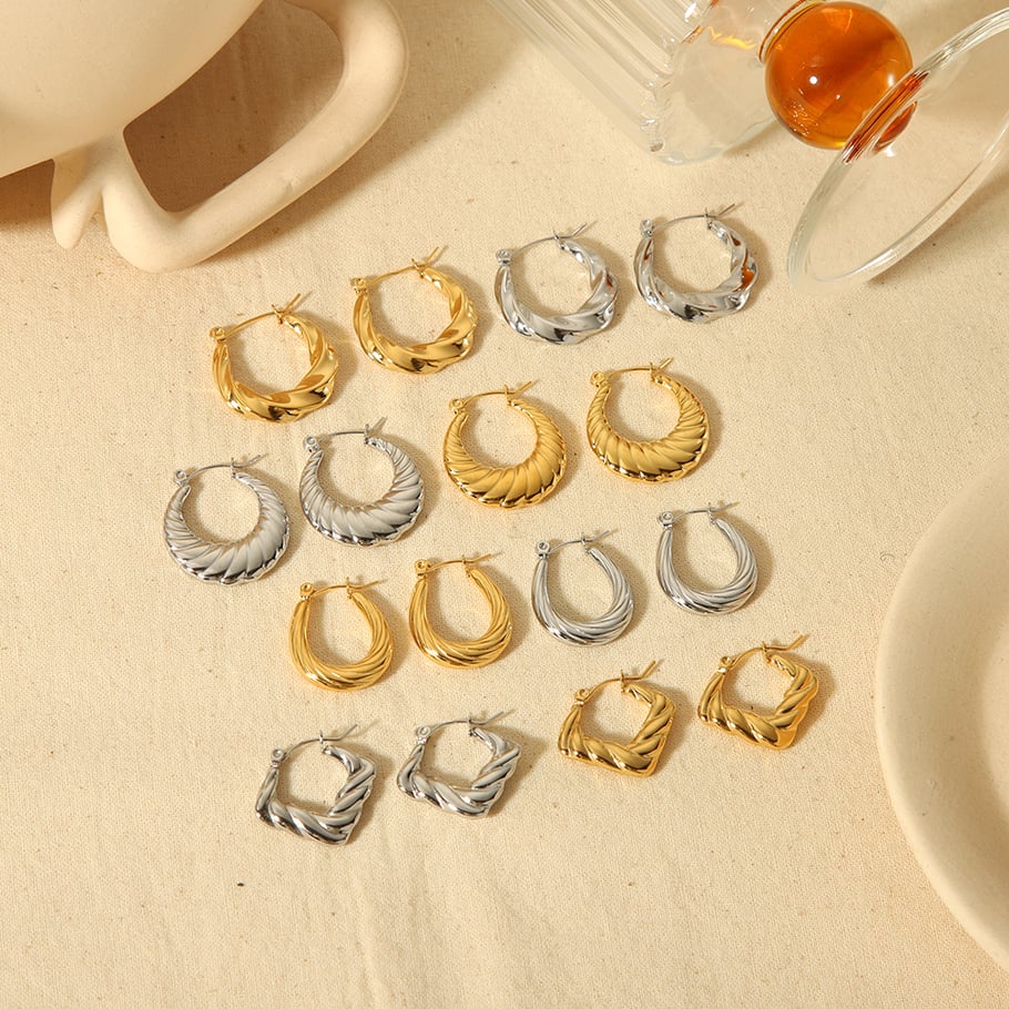 1 Paar klassische, modische, 18 Karat vergoldete Hornohrringe aus Edelstahl für Damen zum täglichen Tragen Bild4