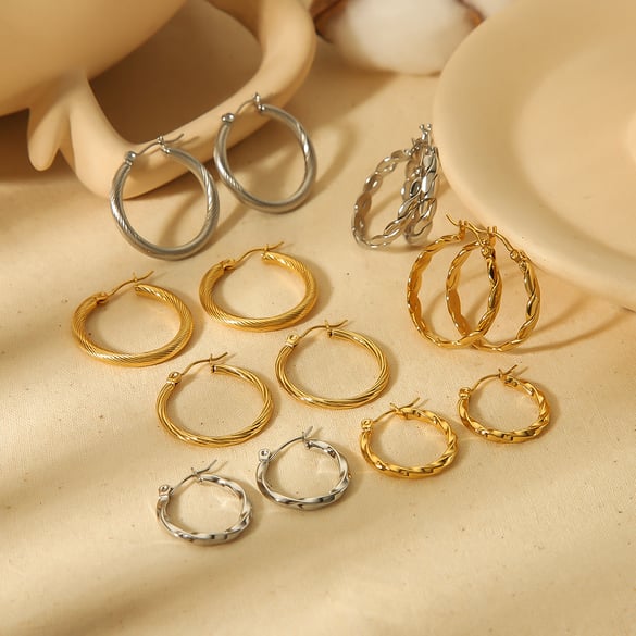 1 pair of stylish 18K gold-plated stainless steel twist earrings suitable for women's daily wear