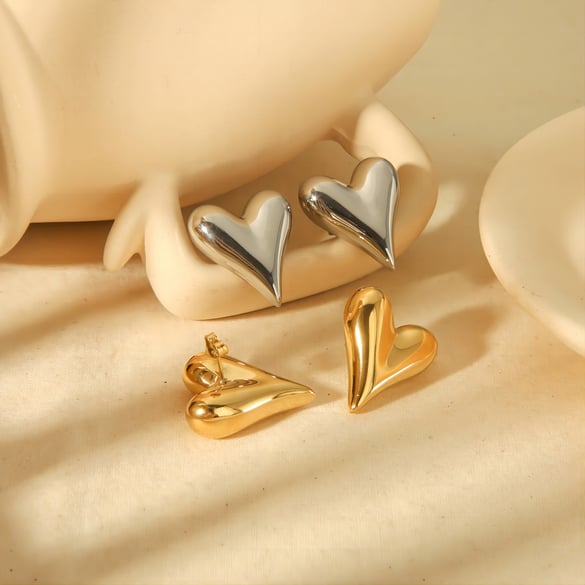 1 pair of simple 18K gold-plated stainless steel heart-shaped earrings for women's daily jewelry
