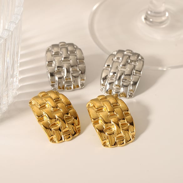1 paire de boucles d&#39;oreilles classiques personnalisées en acier inoxydable plaqué or 18 carats à texture tissée géométrique pour bijoux pour femmes à porter au quotidien 2