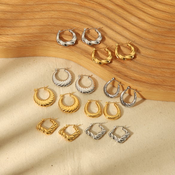 1 paio di orecchini classici alla moda in acciaio inossidabile placcato oro 18k con corno massiccio per donna da indossare ogni giorno 2