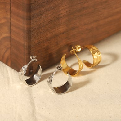 1 Paar einfache und stilvolle 18 Karat vergoldete Edelstahl-Ohrringe mit geometrischem Hammermuster und breiten C-förmigen Ohrringen für Damenschmuck zum täglichen Tragen h5 Bild3