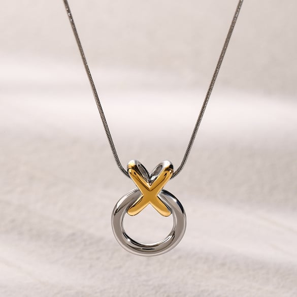 Einzigartiges Design 18 Karat Gold Edelstahl/XO integrierte Anhänger Halskette Europäische und amerikanische kalte Stil Kreis Titan Stahl Halskette 2