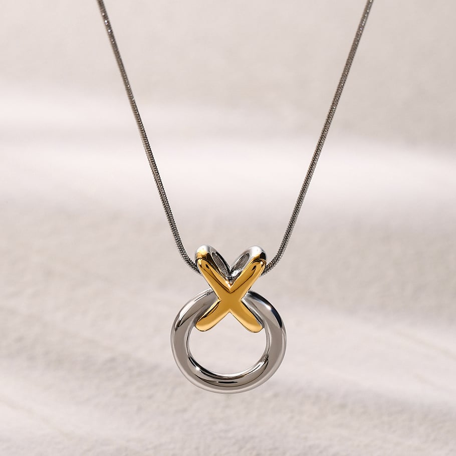 Unique design 18k gold stainless steel/XO integrated pendant necklace European and American cold style circle titanium steel necklace Picture3