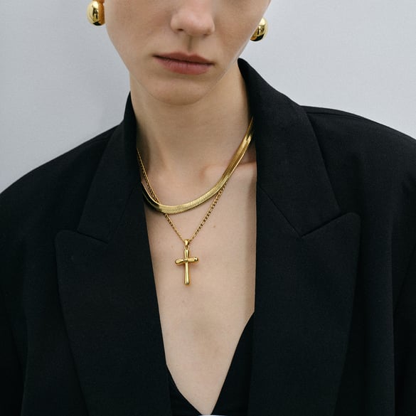 European and American 18k gold stainless steel cross necklace niche high-end simple cross titanium steel necklace 2