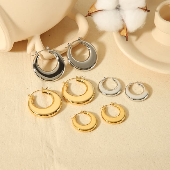 1 par de pendientes sencillos, clásicos, lisos, planos y huecos de acero inoxidable en oro de 18 quilates para mujer, joyería de uso diario.