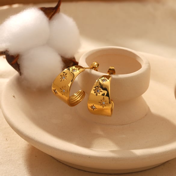 1 pair of exquisite and fashionable 18k gold-plated stainless steel wide eight-pointed star earrings for women for daily wear