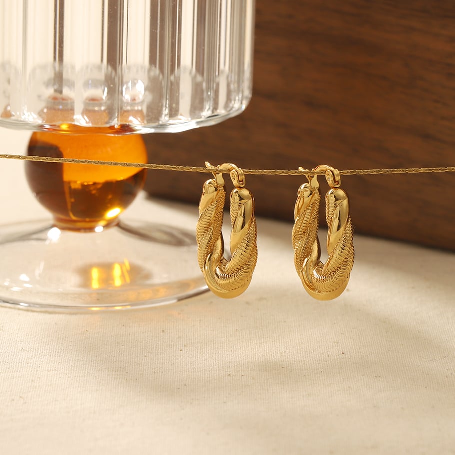 1 Paar klassisch-modische, geometrische Ohrringe aus 18 Karat vergoldetem Edelstahl mit Twist-Casting als Damenschmuck für den Alltag Bild3