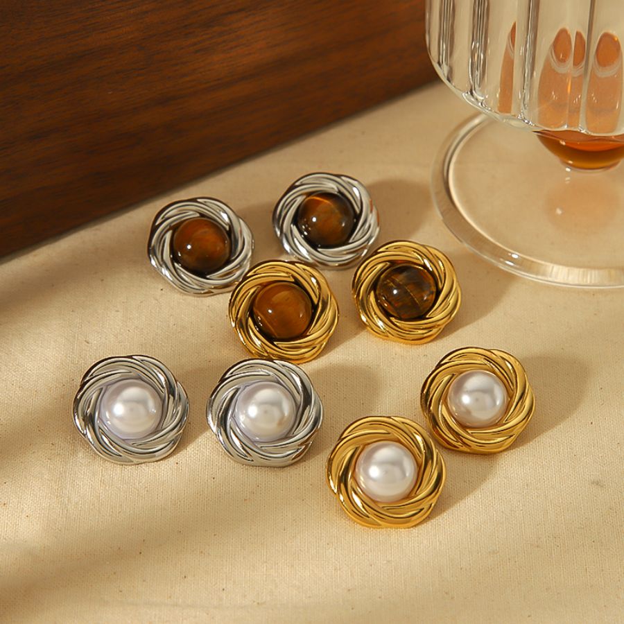 1 Paar stilvolle und elegante Ohrringe aus 18 Karat vergoldetem Edelstahl mit geometrischen, runden Einlagen aus Tigerauge-Steinen als Damenschmuck für den Alltag Bild4
