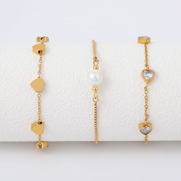 A simple 18K gold-plated stainless steel peach heart zircon bracelet for women's daily wear 2
