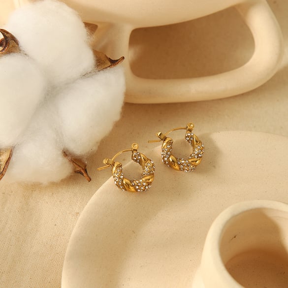 1 paire de boucles d&#39;oreilles torsadées classiques en acier inoxydable or 18 carats avec diamants pour femmes à porter au quotidien
