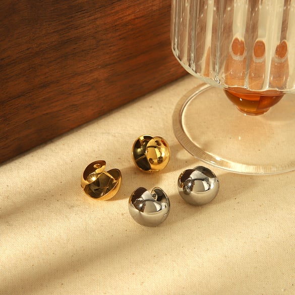 1 pair of simple and stylish 18k gold-plated stainless steel smooth spherical double-sided ear clips suitable for women's daily wear 2