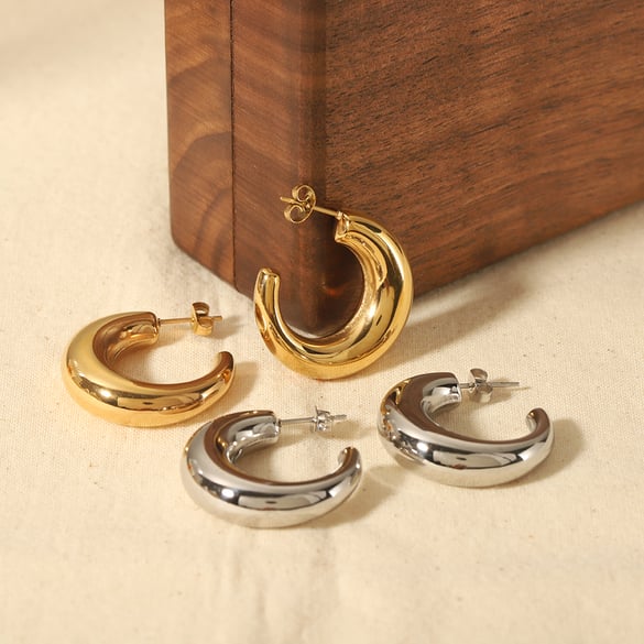 1 paio di orecchini a forma di mezzaluna in acciaio inossidabile placcato oro 18k, creativi e alla moda, lucidi, da donna, da indossare tutti i giorni 2