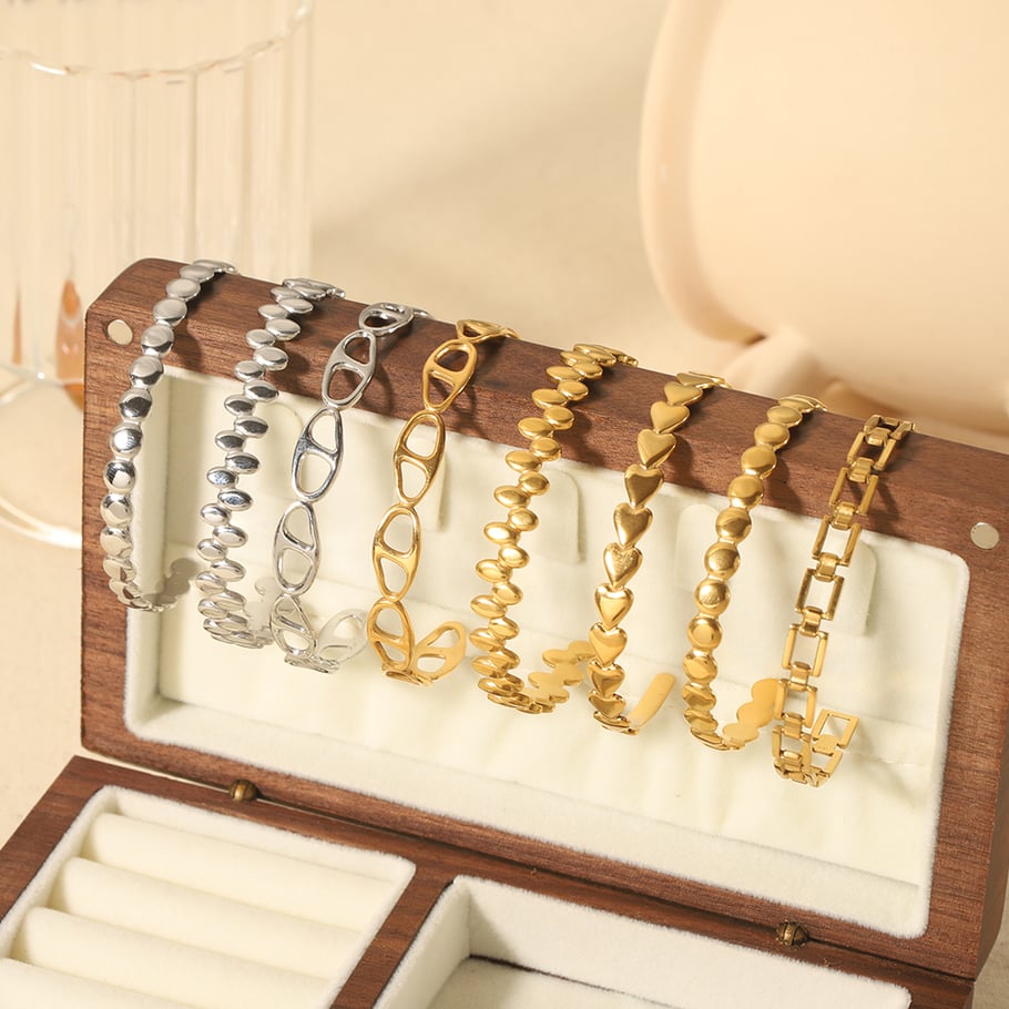 1 piece of fashionable and simple 18k gold-plated stainless steel hollow geometric heart oval open bracelet for women's jewelry for daily wear Picture5