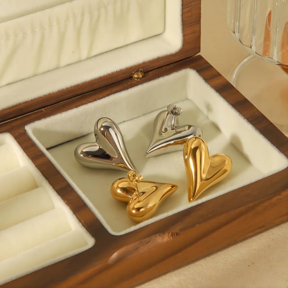 1 pair of simple 18K gold-plated stainless steel heart-shaped earrings for women's daily jewelry 2