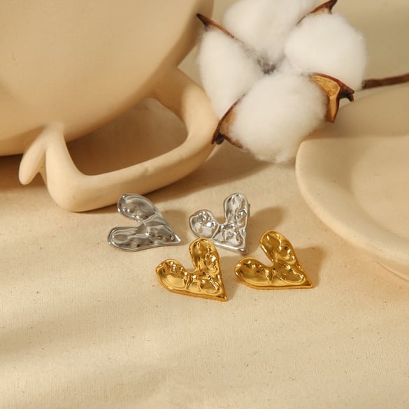 1 paio di orecchini classici alla moda in acciaio inossidabile placcato oro 18k a forma di cuore martellato geometrico per le donne da indossare ogni giorno