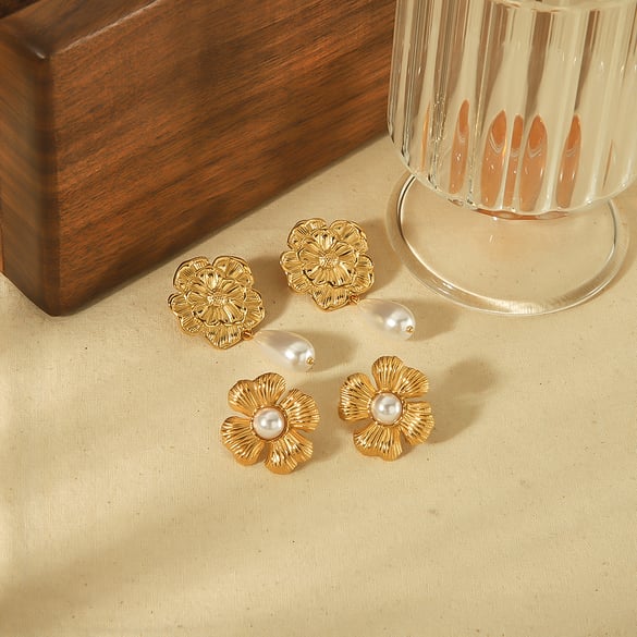 1 par de exquisitos y elegantes aretes de perlas de flores con textura de metal de acero inoxidable chapado en oro de 18k para joyería de mujer para uso diario 2