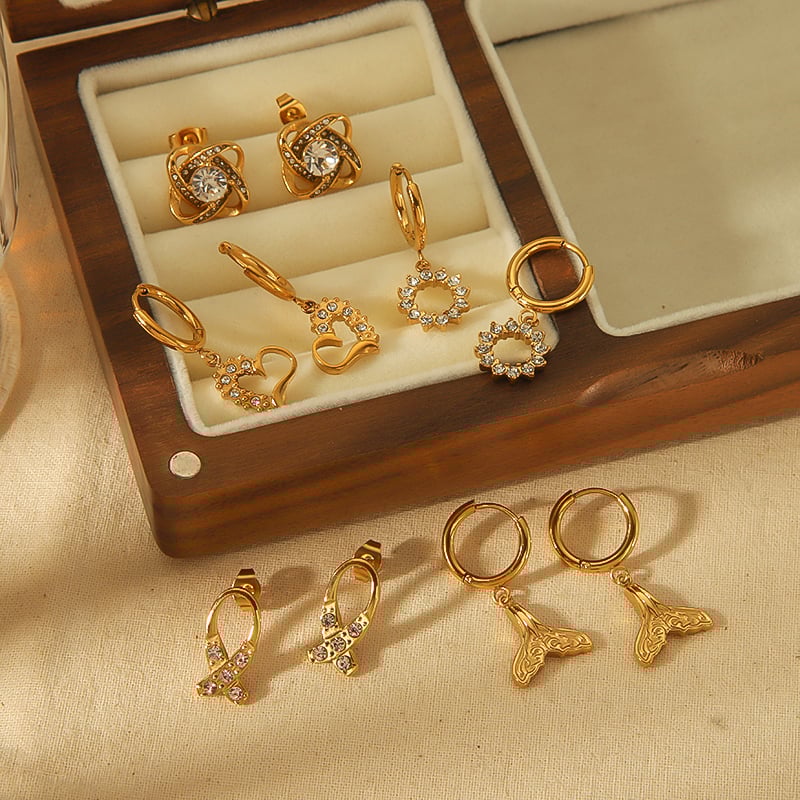1 Paar kreative, exquisite, hohle geometrische Ohrringe aus 18 Karat vergoldetem Edelstahl mit Punktdiamanten für den täglichen Gebrauch von Damen Bild4