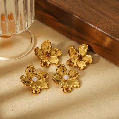 1 Paar personalisierte, modische, gehämmerte Blumenohrringe aus 18 Karat vergoldetem Edelstahl für den Alltag von Damen h5 Bild4