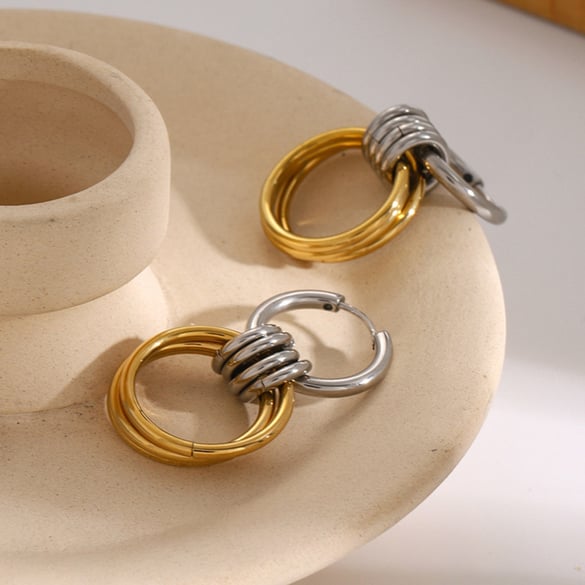 Boucles d&#39;oreilles en acier inoxydable or 18 carats, anneau en acier poli assorti aux couleurs, boucles d&#39;oreilles suspendues à trois anneaux en or et en acier titane
