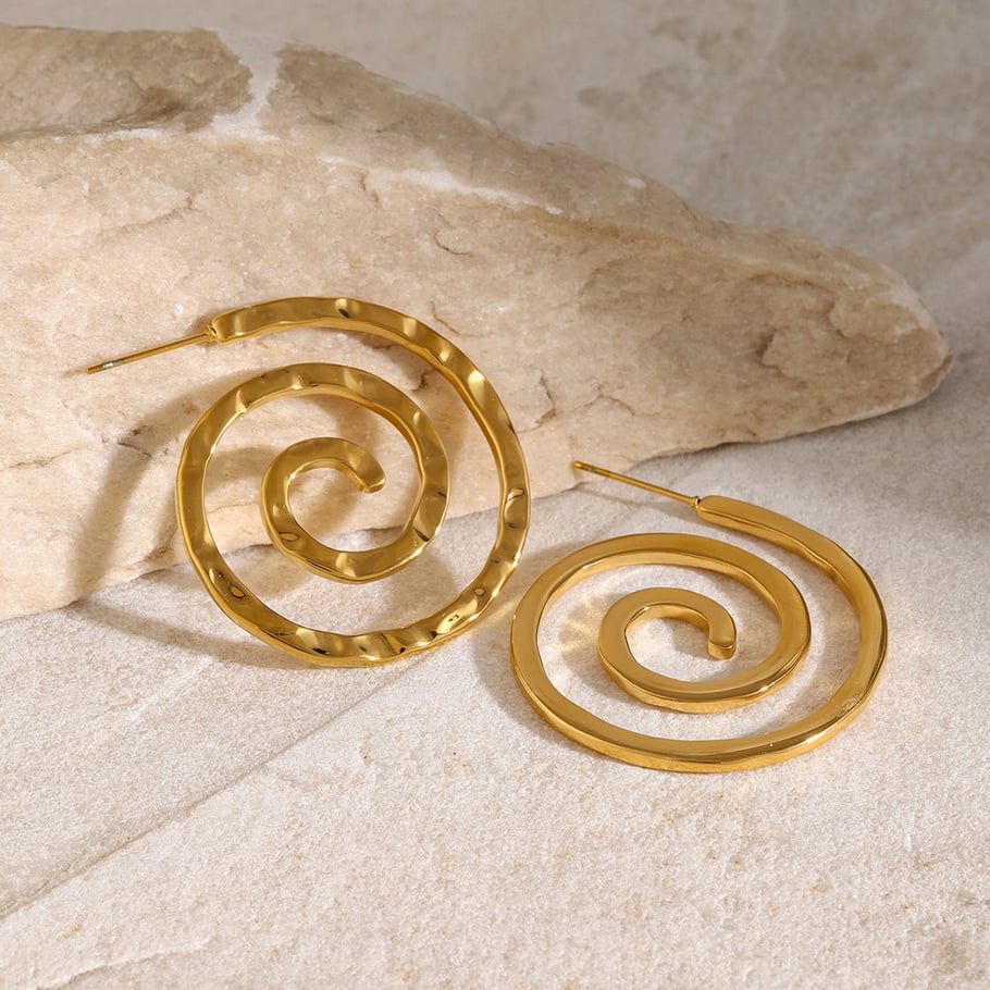 18 Karat Gold Edelstahl Ohrringe für Frauen Hammer Muster Kreis Wirbel Hohl Ohrringe Spiral Ohrringe Punk Stil Titan Stahl Ohrringe Bild4