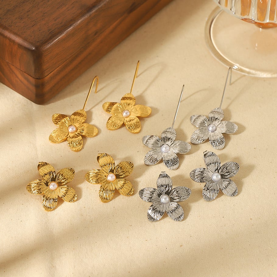 1 pair of exquisite and fashionable 18k gold-plated stainless steel pearl flower earrings for women for daily wear Picture4