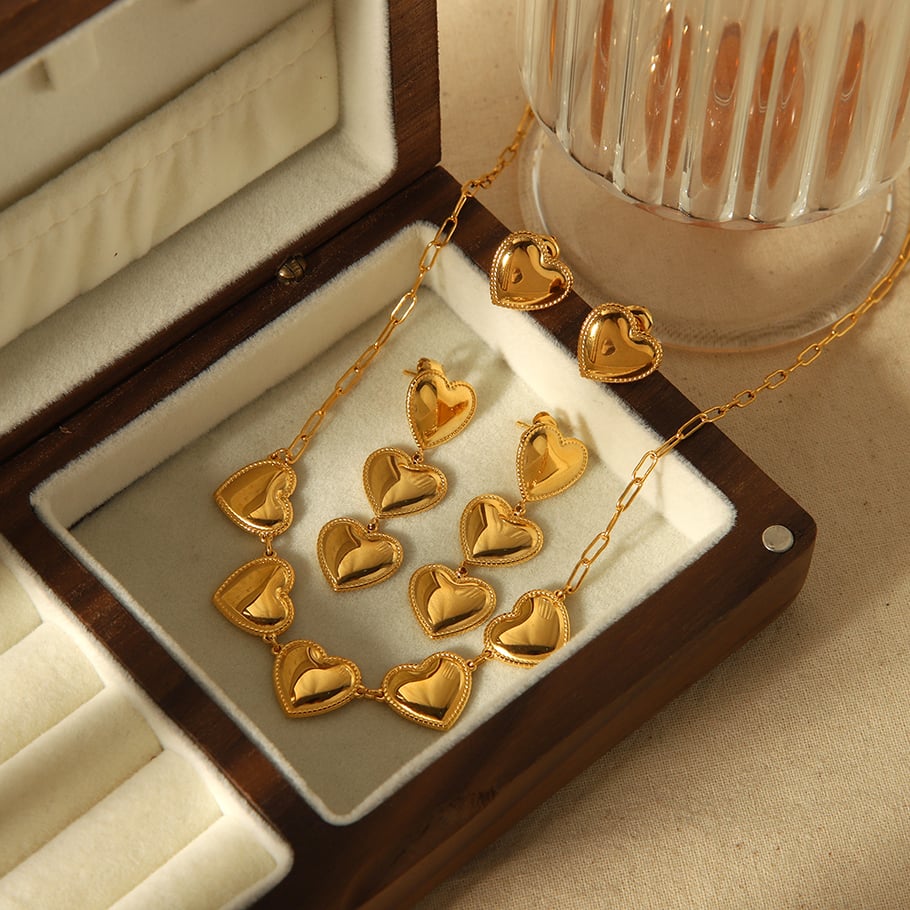 1 paire de boucles d&#39;oreilles pendantes en forme de cœur en acier inoxydable plaqué or 18 carats, élégantes et stylées, pour femme, à porter au quotidien Image2