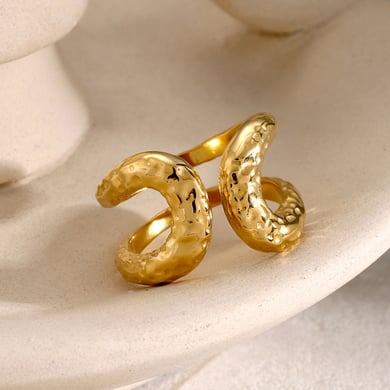 18 Karat Goldring aus Edelstahl, modisches Nischendesign, hochwertiger doppellagiger offener Titanstahlring mit gehämmertem Muster h5 Bild5