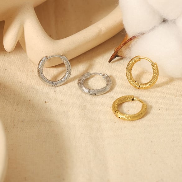 1 paio di orecchini semplici e alla moda in acciaio inossidabile placcato oro 18k con motivo geometrico a diamante per gioielli da donna da indossare ogni giorno