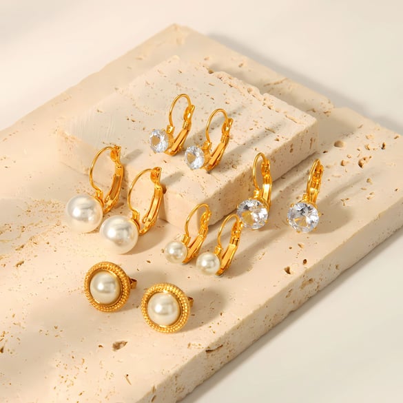 1 pair of elegant and fashionable 18k gold-plated stainless steel pearl earrings for women for daily wear