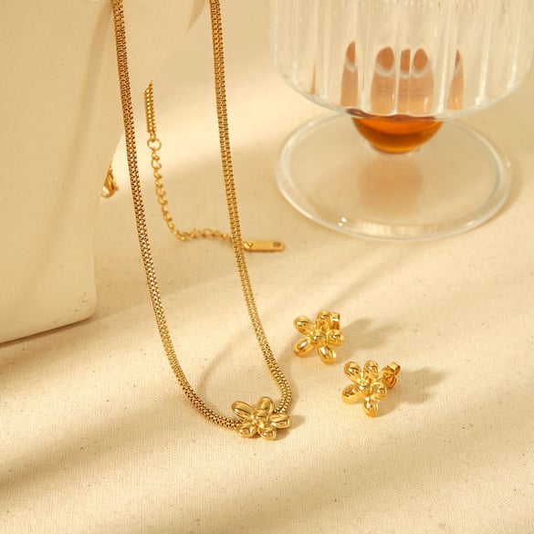 1 stuk prachtige en modieuze 18k vergulde roestvrijstalen bloemenketting voor dames om dagelijks te dragen