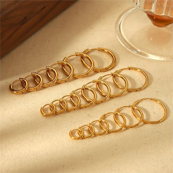 1 par 1 par de aretes geométricos clásicos sencillos de acero inoxidable chapados en oro de 18k para uso diario de mujer Aretes de aro para mujer 2