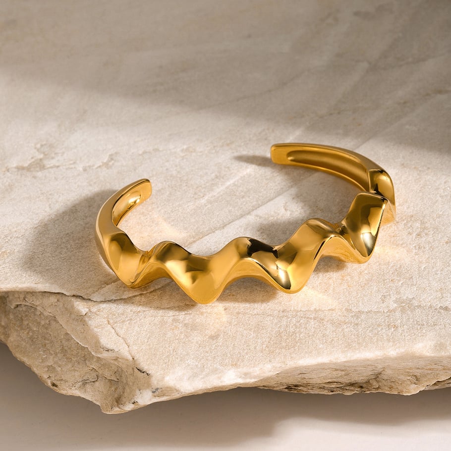 Bracelet ouvert en acier inoxydable à ondulations brutes en or 18 carats d&#39;Amazonie européenne et américaine Bracelet en acier titane à ondulations brutes de célébrités Internet nord-américaines Image3
