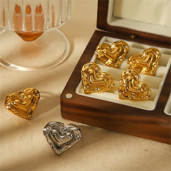 1 paar 1 paar prachtige en modieuze 18k vergulde roestvrijstalen stippen diamant driedimensionale hart oorbellen voor dagelijks gebruik door vrouwen Dames oorstekers
